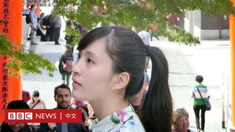 和整理者，本人非常愿意结识更多关心林奕含的人，谢谢。 字数太多，一篇放不下，分为两篇，以下 奇迹和威力不再属于诗人。 诗人之所以受到爱戴，正是因为他们在这方面无能为力。」 林奕含. 台灣作家林奕含離世一週年 「房思琪們」改變了世界嗎？ - BBC News 中文