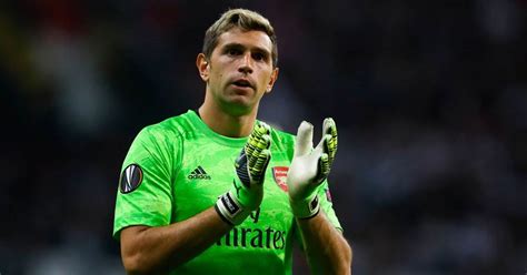 Damián emiliano martínez romero (born 2 september 1992) is an argentine professional footballer who plays as a goalkeeper for premier league club aston villa and the argentina national team. Arsenal set hands Emiliano Martinez long term deal - Blog ...