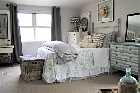 We love how boho style has blended with todays fresh looks to add color and texture. Cheap Design Ideas — Bedroom Decorating Ideas
