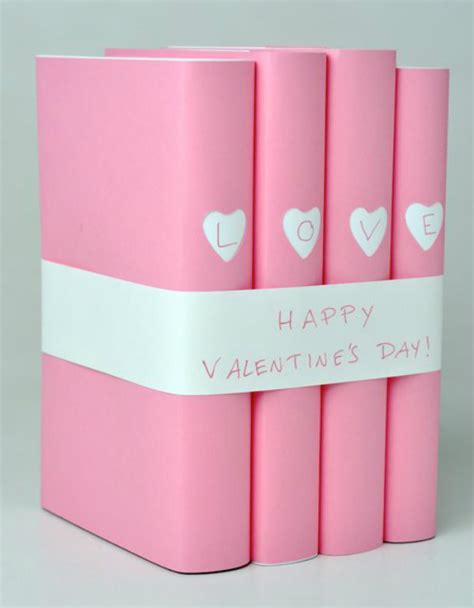 Valentine's day is celebrated in many countries around the world in which valentine's day gifts are all about celebrating your unique love the most beautiful this article is to offer a great list of homemade gift wrapping ideas for those gifts you might exchange. Seven Creative Gift Wrapping Ideas For Valentine's Day ...
