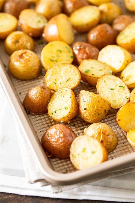Simple Oven Roasted Potatoes Made With Garlic And Parsley Make An Easy