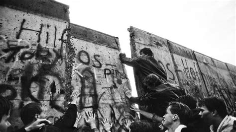 Today In History August 15 Construction Of Berlin Wall Began
