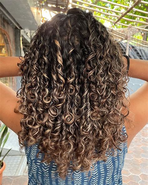 Get Ready To Turn Heads With These Stunning Curly Hair Colored Highlights Guaranteed To