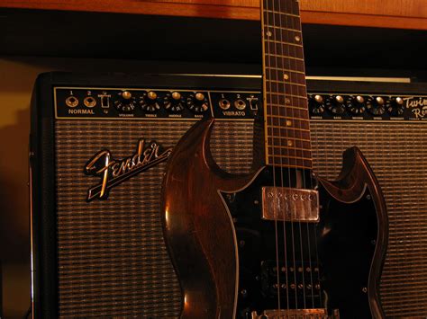 50 Fender Amp Wallpaper