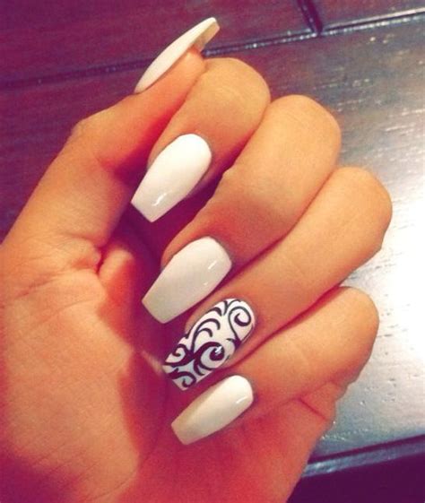 Existen muchas opciones de diseños de uñas blancas y aquí queremos mostrarte cuales son. Más de 25 ideas increíbles sobre Uñas acrilicas blancas en Pinterest | Diseños de uñas blancas ...