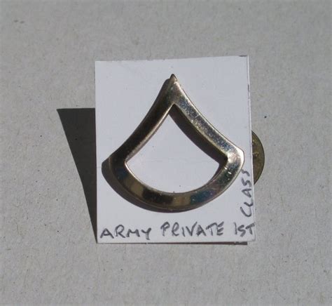 1 Private 1st First Class Rank Insignia Pin Us Army