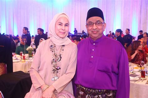 His wife marsilla tengku abdullah is a princess from the state of pahang. Wedding Of Tengku Dato' Indera Aidy Ahmad Shah And Datin ...