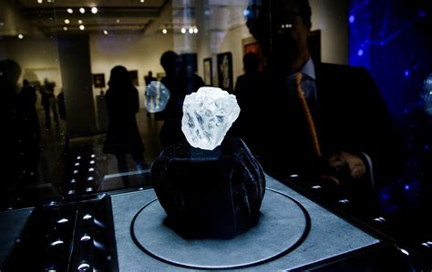 Worlds Largest Uncut Diamond Heads To Auction A Break With Tradition The New York Times