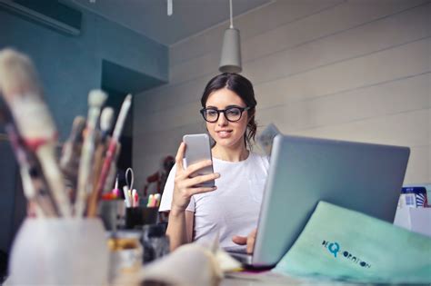 8 Tips For Tackling Mobile Phone Use At Work Hr Cornerstone