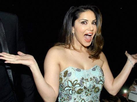 Sunny Leone And Uday Chopra Just Got Into A ‘plank Off Fight