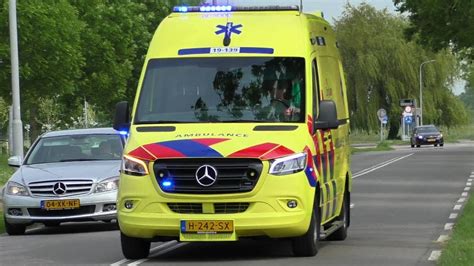 Luchthoorn Ambulances Brandweer Politie Met Spoed Onderweg Door