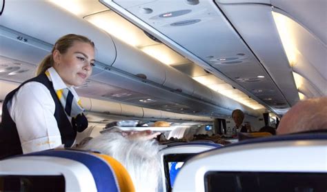 Former Flight Attendant Reveals 2 Things That Make Passenger Stand Out