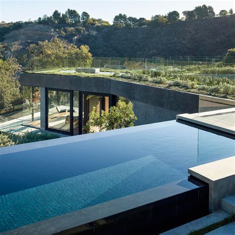 10 Of The Best Rooftop Swimming Pools On Dezeen Design Villa Moderne