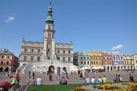 Prezentujemy audycje o tematyce ewangelizacyjnej, publicystycznej, społecznej, kulturalnej oraz edukacyjnej. Rynek - Zamość - zdjęcia - Kolumber.pl