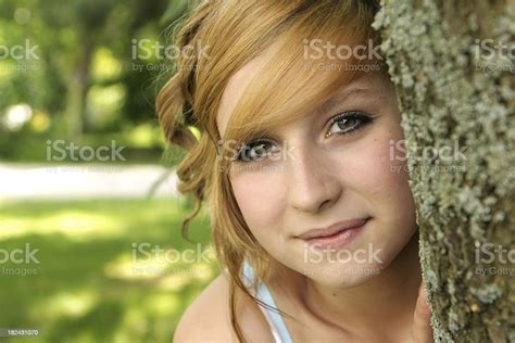 Hermosa Chica Adolescente Foto De Stock Y Más Banco De Imágenes De 14