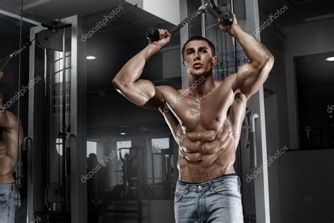 Hombre Musculoso Sexy Haciendo Ejercicio En El Gimnasio En Forma Abdominal Fuerte Macho