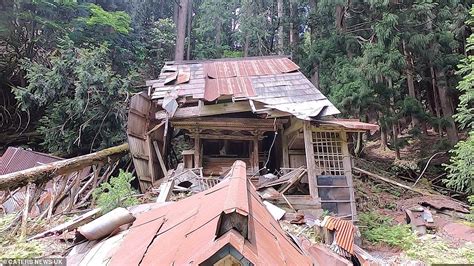 Explorer Uncovers Abandoned Japanese Village Where Houses And Temples