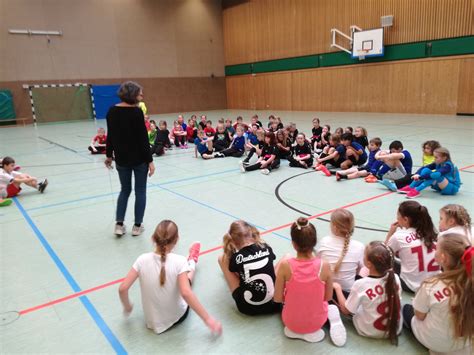 Seit jahrzehnten ist fußball die beliebteste sportart in deutschland. Mini Fußball EM | Grundschule Bassen