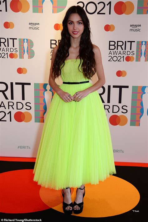 Taylor Swift Brit Awards Red Carpet 2021 Taylor Swift Wears Crop Top