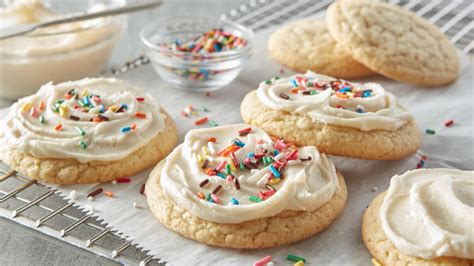 Cut into adorable shapes, covered in frosting and sprinkles, or baked into bars, these sugar cookies are just waiting to be turned into something delicious. Soft Sugar Cookies Recipe - Pillsbury.com