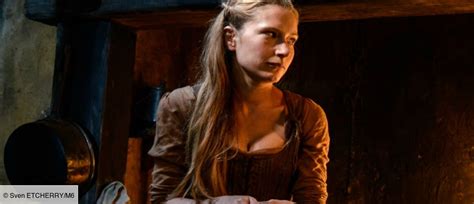 Family business (on va s'aimer un peu, beaucoup) concerns a female law firm with mother and daughter lawyers at the helm. Ophélia Kolb (La Petite Histoire de France) : « J'espère qu'on m'associera à Ysabeau d'Arc ...