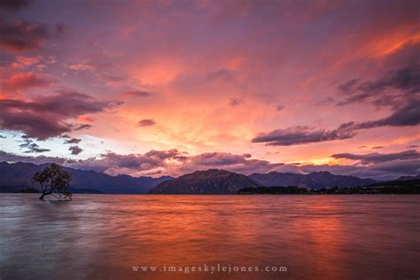 Lake Wanaka Sunset Focal World