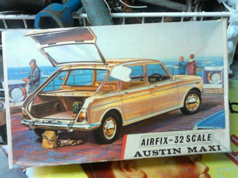 Vintage Airfix Austin Maxi 132 Scale Construction Kit Model Car Car