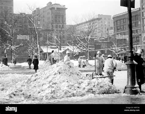 Nyc Snow Removal 1908 Stock Photo Alamy