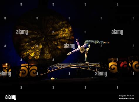 Cirque Du Soleil Luzia Estrena En Calgary Exhibiendo Una Especie De Un