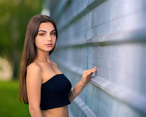 1280x1024 Girl Posing Wall Wallpaper1280x1024 Resolution Hd 4k