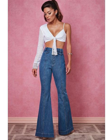 Cropped Yoko E Calça Disco São O Mix Incrível Para Um Look Atual Com Referências Nos Anos 70