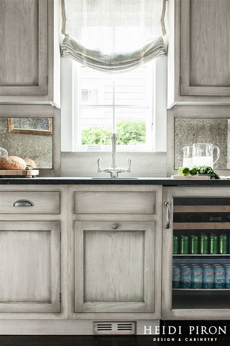 Everything comes together brilliantly in this elegant kitchen. Transitional Beach House Kitchen Style - Home Bunch ...