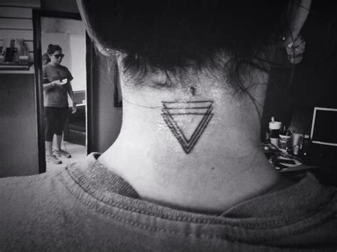 triangle-neck-tattoo-b-w-tattoo-triangle-girltatto
