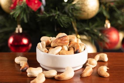Premium Photo Cashew Nut In A Pot On A Christmas Background