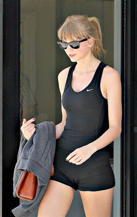 Taylor Swift Cameltoe In Very Tight Yoga Shorts Celeblr