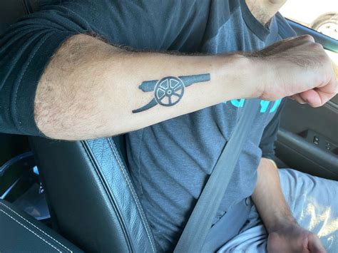 Arsenal Arm Tattoo Clock And Rose Tattoo Arm Tattoo Tattoos For Guys