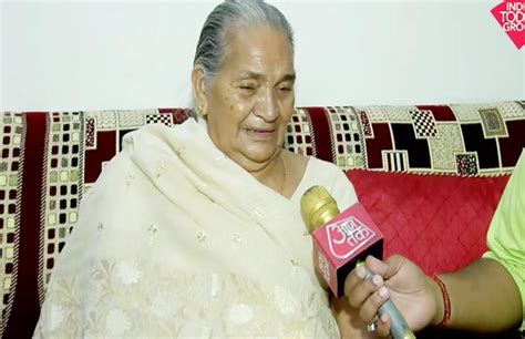 वीडियोः बीजेपी मंत्री की मां रो रोकर लगा रहीं गुहार बोलीं इंसाफ नहीं