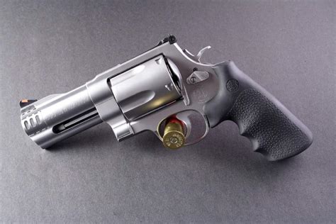 Smith And Wesson 500 The Gun That Has As Much Firepower As A Rifle The