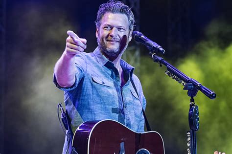 Blake Shelton Brings Shes Got A Way To Live With Kelly