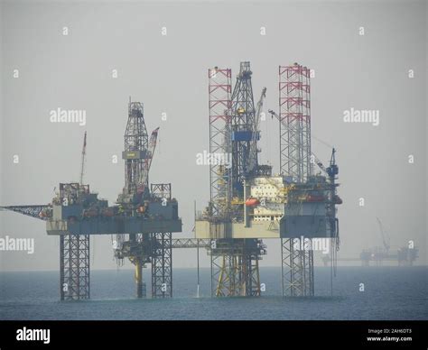 Ensco 72 Jack Up Rig In English Waters North Sea Stock Photo Alamy