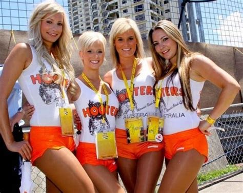 Curious Funny Photos Pictures Indianapolis 500 Race Girls 30 Pics