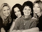 Michelle Pfeiffer partage une photo de sa mère et ses soeurs, Dedee et Lori