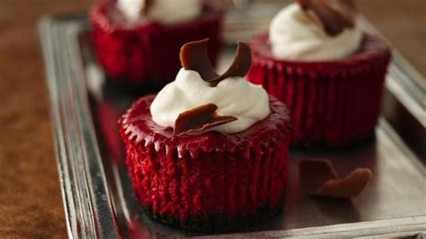 Mini Red Velvet Cheesecakes Recipe Desserts Delicious Desserts Cheesecake Recipes
