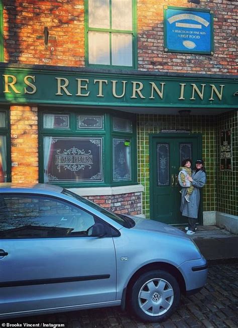 Coronation Streets Brooke Vincent Returns To The Cobbles And Brings Son Mexx To Rovers Return