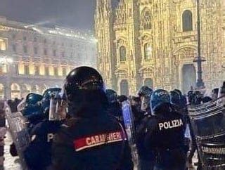 Tensioni Nella Notte Di Capodanno A Milano I Controlli Della Polizia