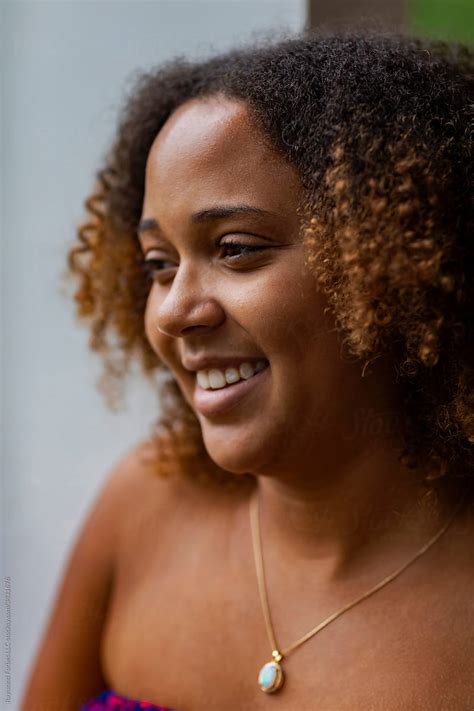 Portrait Of Beautiful African American Woman With Curly Hair Del Colaborador De Stocksy