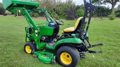 John Deere 1026r Compact Tractor Loader And Cutting Deck In Melton