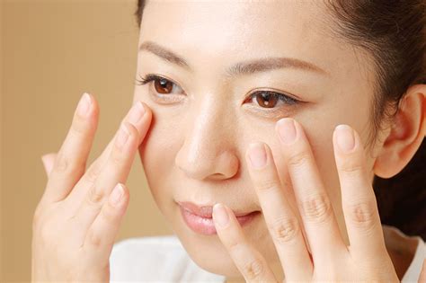 6 Simple Ways You Can Self Treat Irritated Dry Eyes Perfectlens Canada