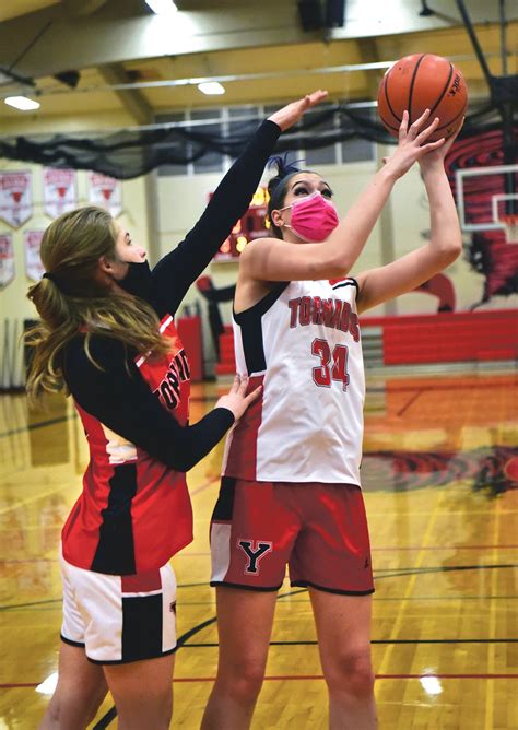 Yelm Rainier Girls Varsity Basketball Seasons Gear Up The Daily