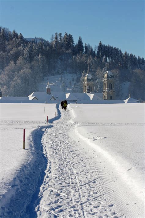 Falle,falle weißer schnee, kalter schnee, kalter schnee eine eisbahn wird der see, und wir freuen. Einsiedeln-Schwedentritt-Sihlsee • Winterwandern » Luzern ...